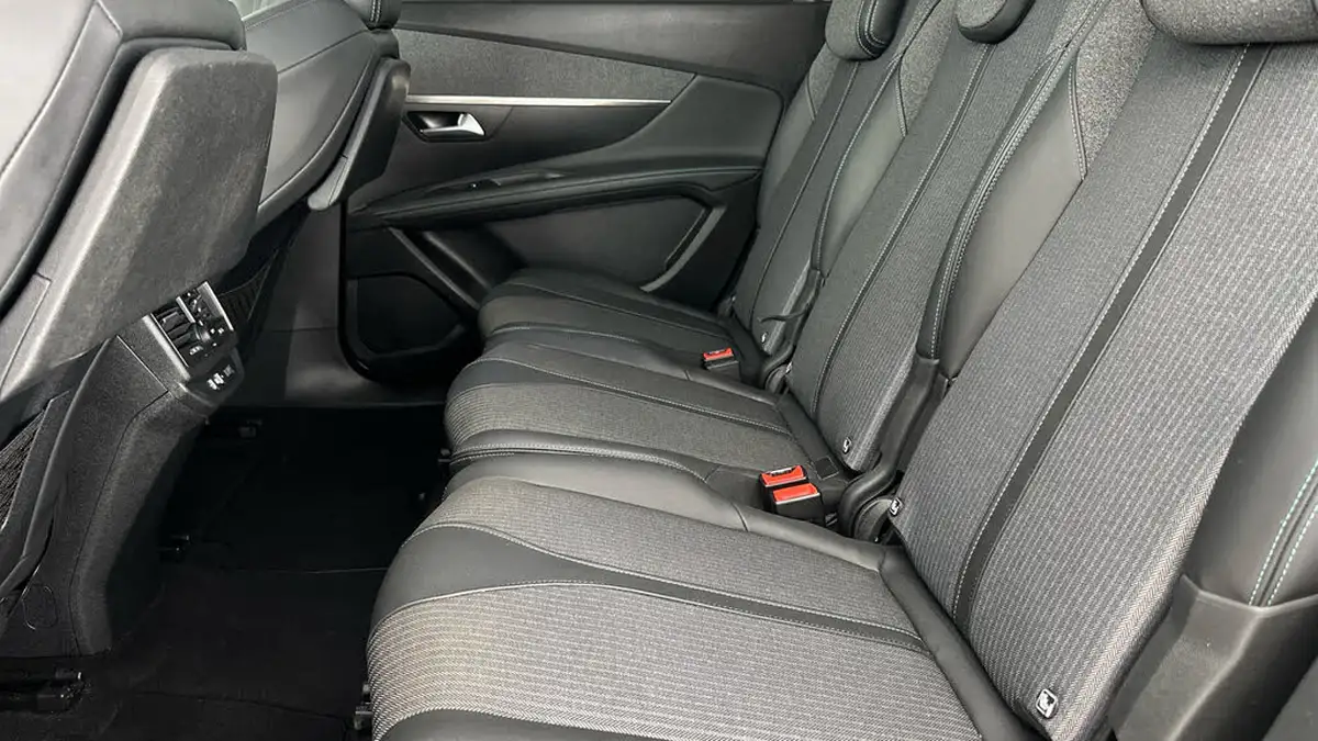 2021-peugeot-5008-suv-12-puretech-allure-premium-eat8-big-13