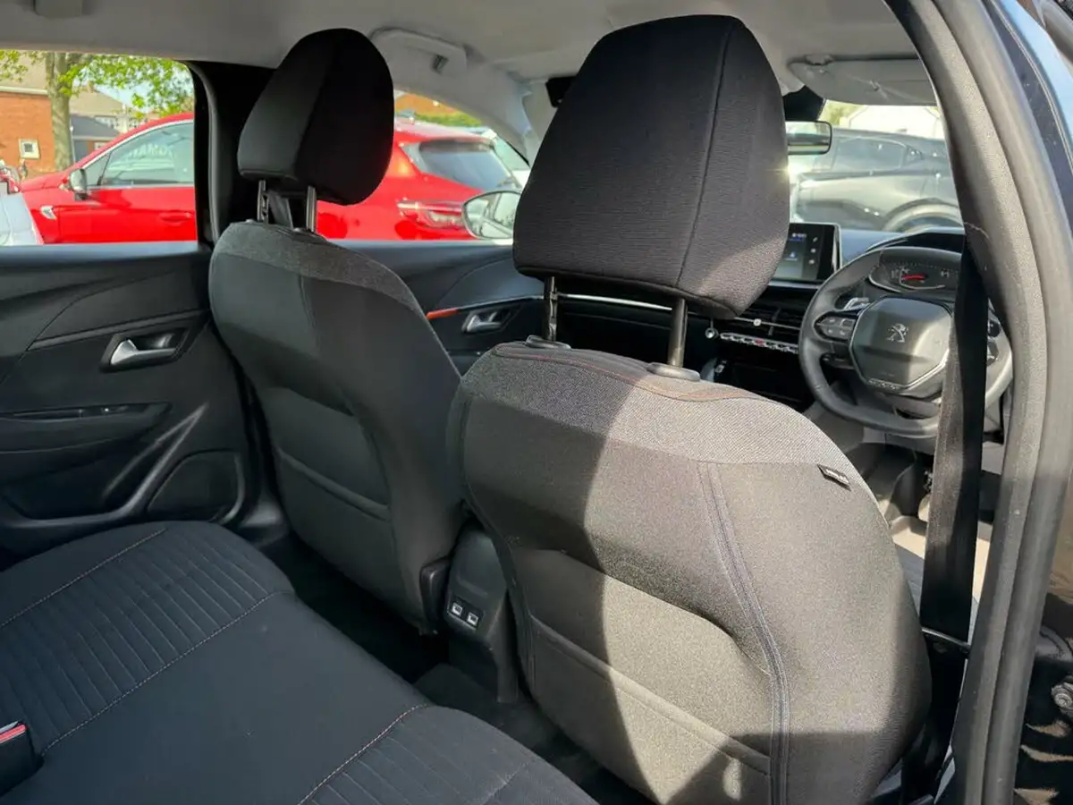 2022-peugeot-208-12-puretech-active-premium-100bhp-eat8-big-23