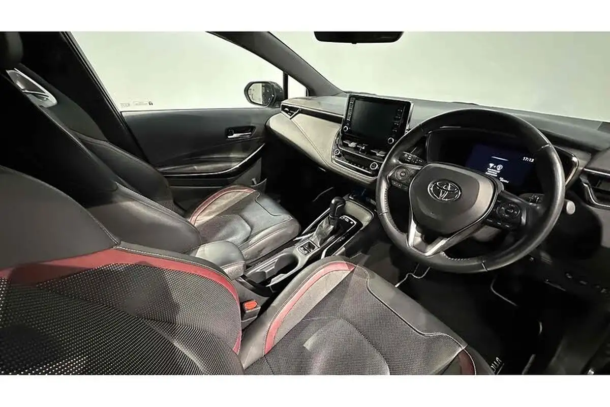 2021-toyota-corolla-18-vvt-i-excel-trk-touring-sports-big-24