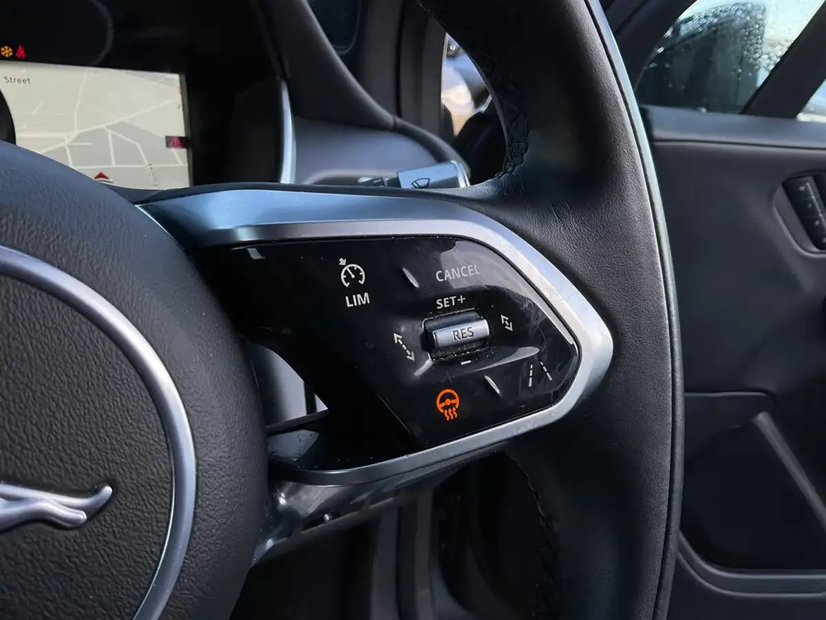 2021-jaguar-i-pace-ev400-black-big-28