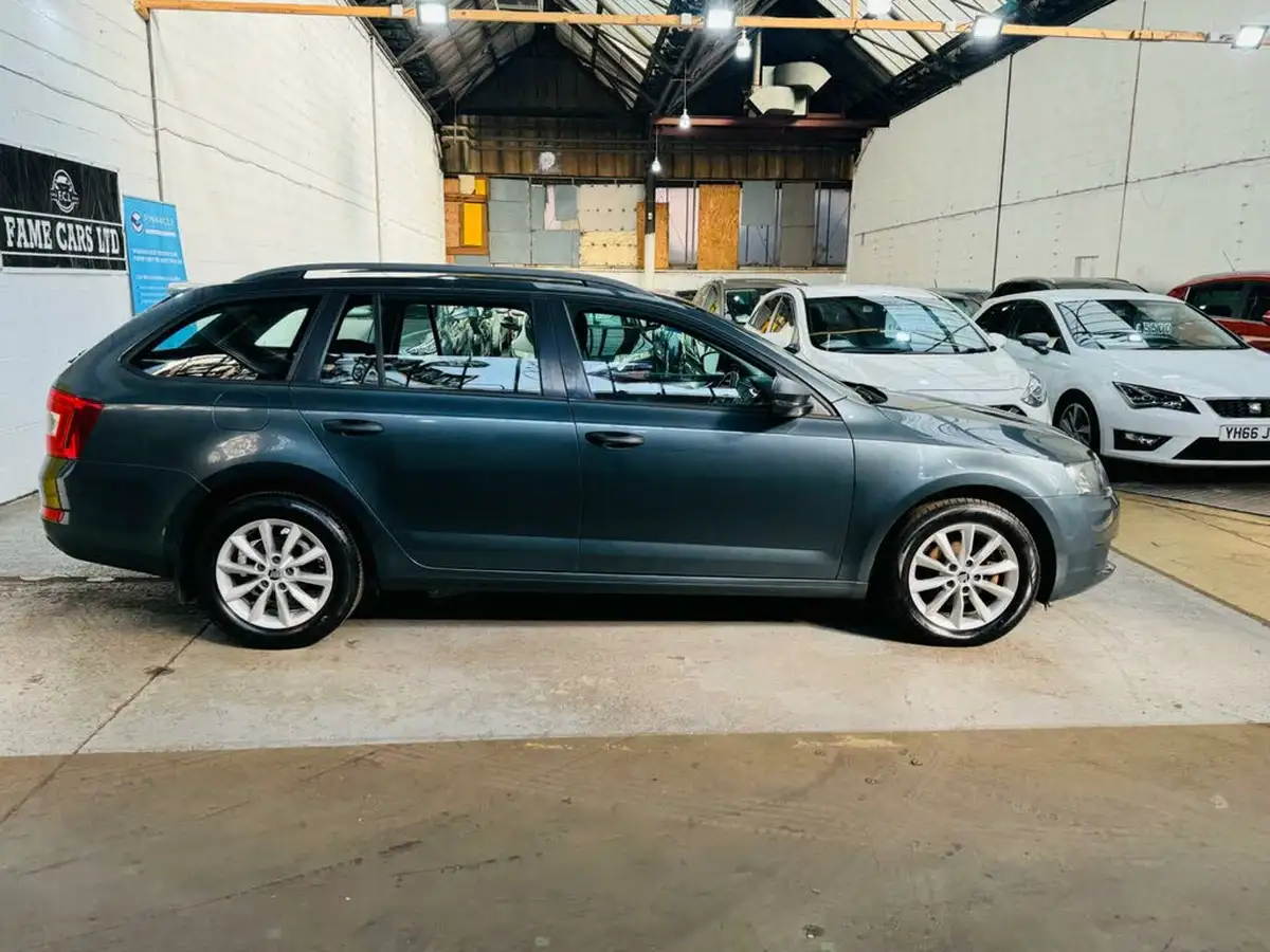 2016-skoda-octavia-16tdi-estate-dsg-big-6