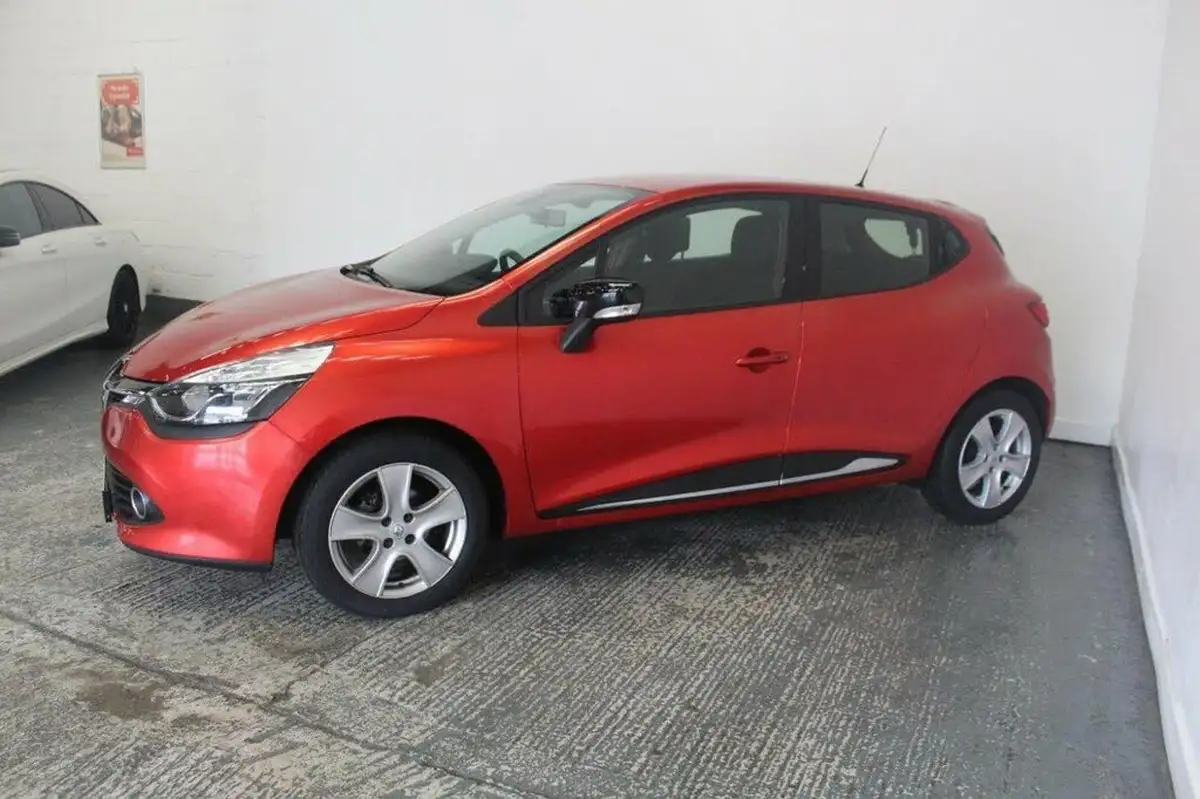 2015-renault-clio-12-dynamique-nav-big-3