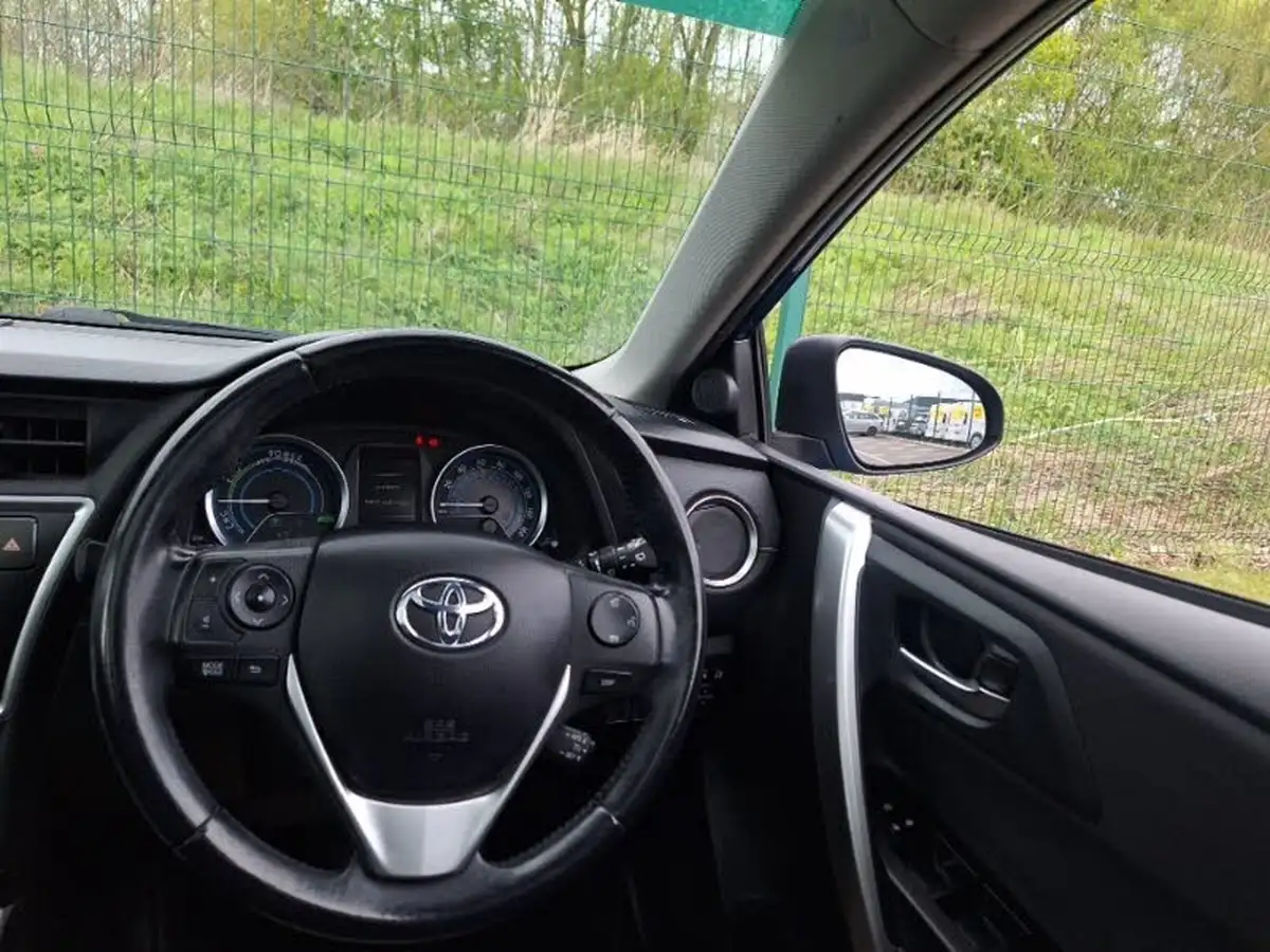 2015-toyota-auris-18-vvt-i-hsd-icon-plus-hatchback-big-6