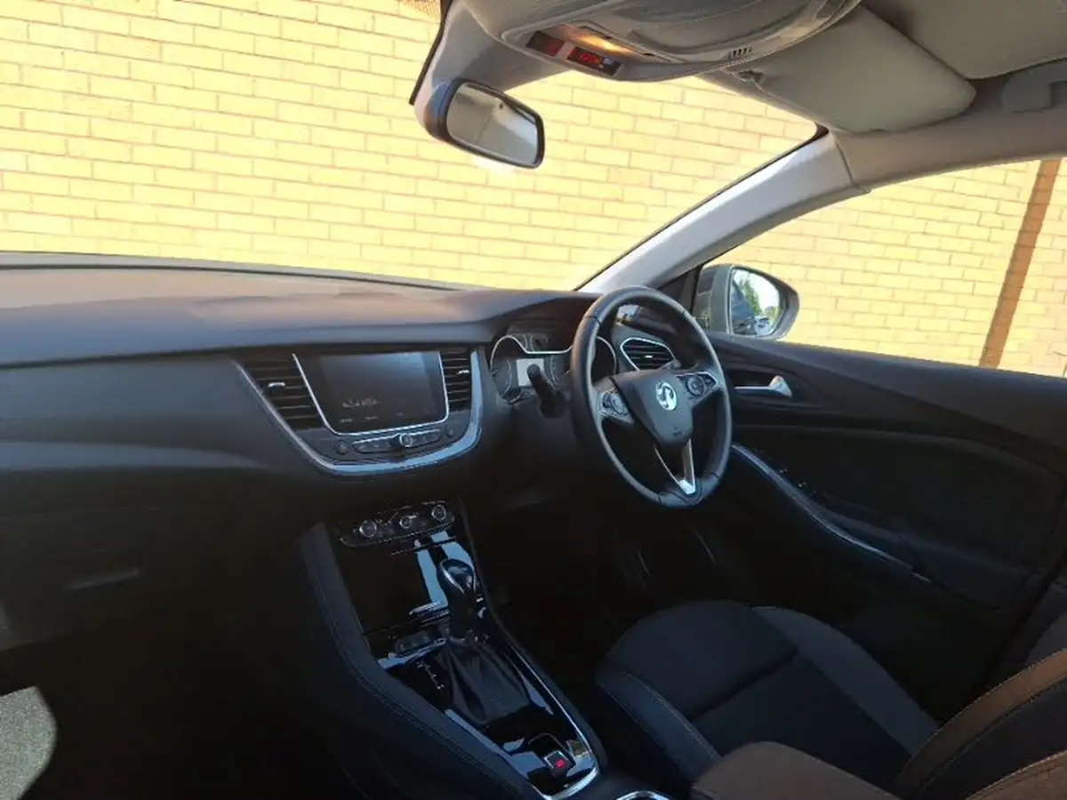 2020-vauxhall-grandland-x-12-sri-nav-auto-big-9