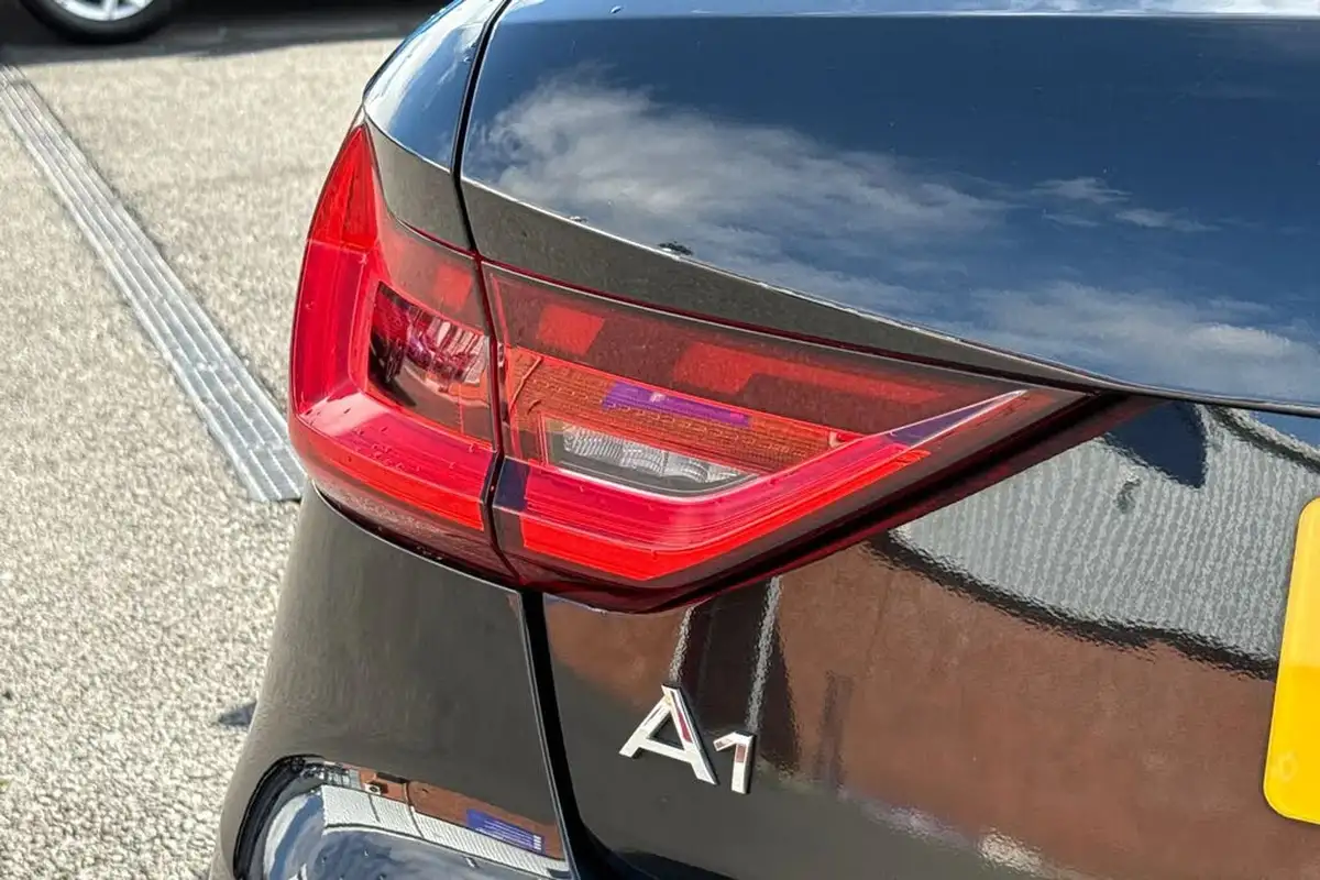 2019-audi-a1-10-30-tfsi-s-line-big-32