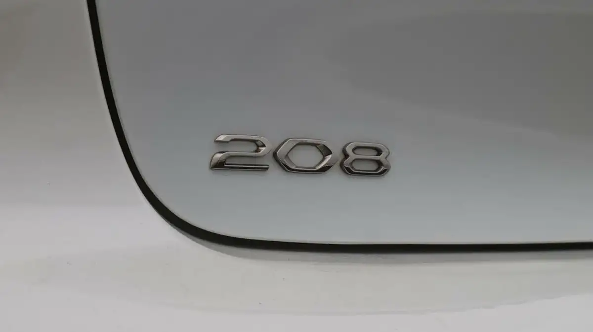 2022-peugeot-208-12-puretech-gt-100bhp-big-20