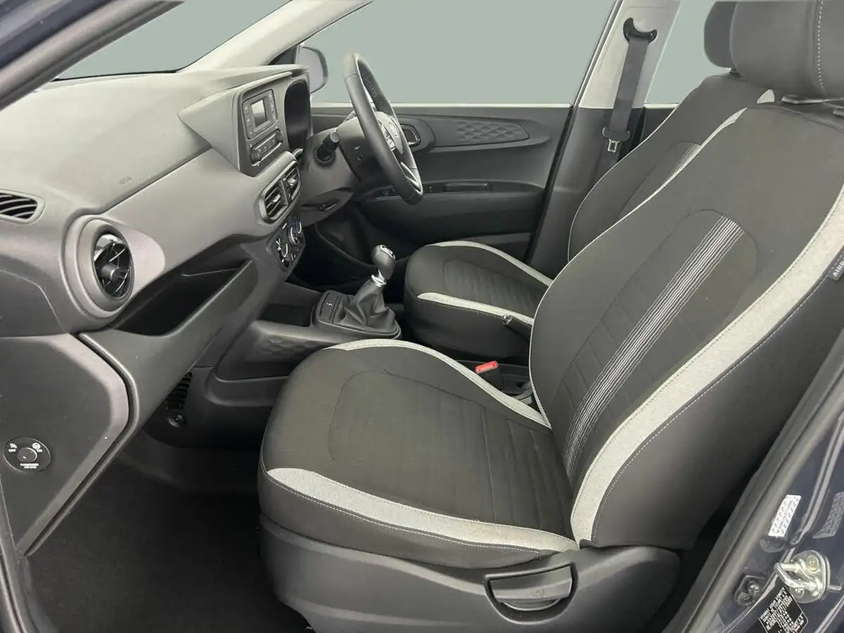 2023-hyundai-i10-10-se-big-22