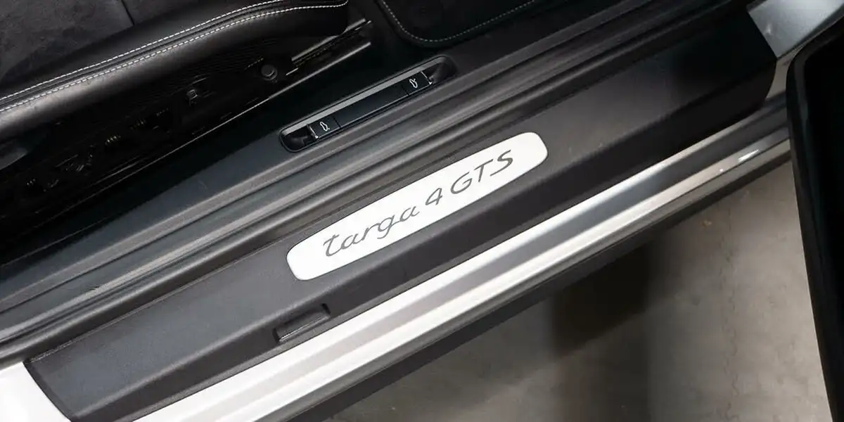 2017-porsche-911-30-targa-4-gts-pdk-big-23