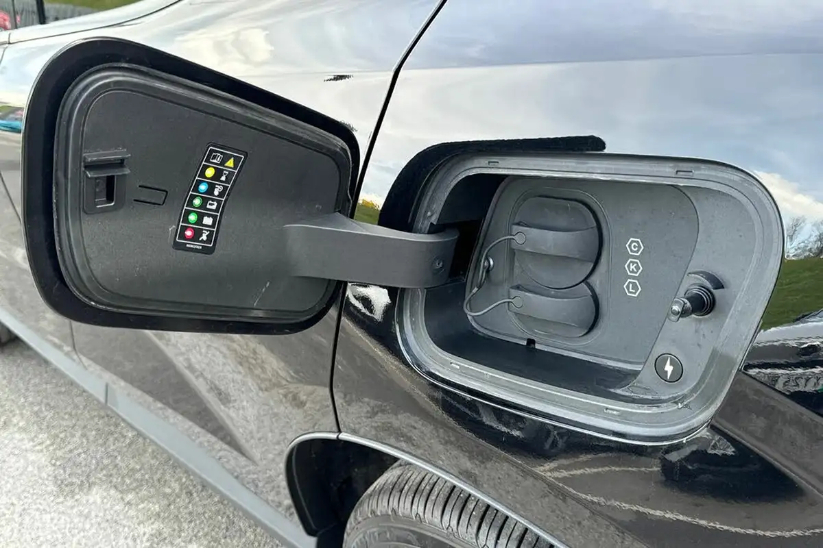 2025-volvo-ex30-e-single-motor-ultra-big-35