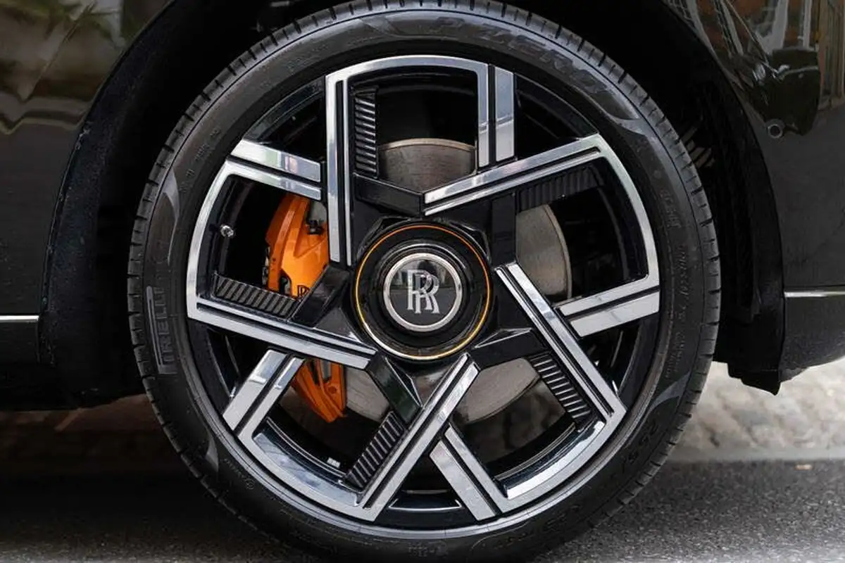 2024-rolls-royce-cullinan-675-black-badge-big-8