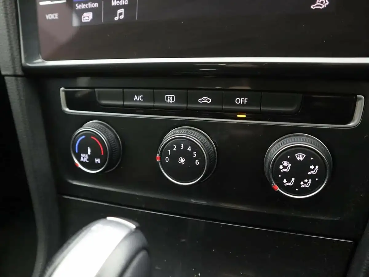 2019-volkswagen-golf-15-tsi-se-nav-130ps-hatchback-5d-dsg-big-19