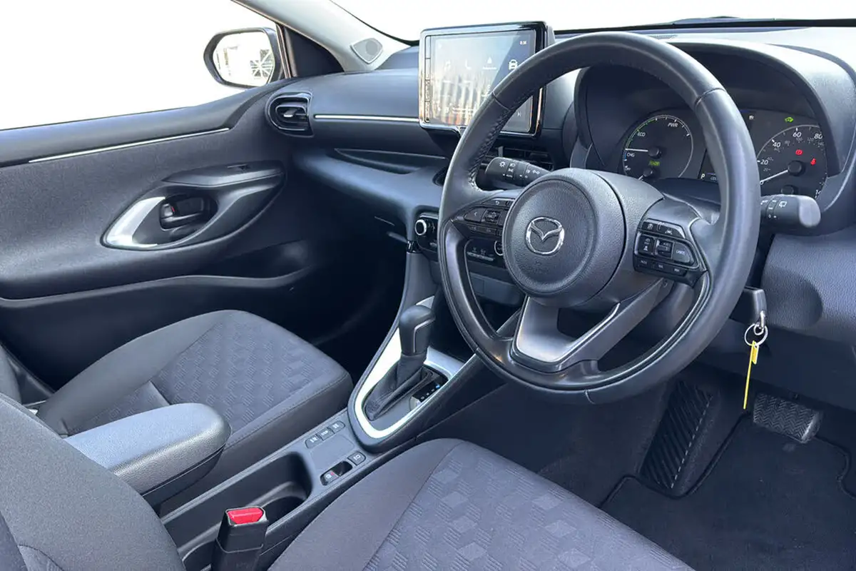 2024-mazda-mazda2-15-centre-line-big-8