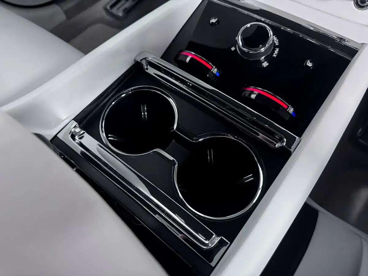 2024-rolls-royce-spectre-e-big-38