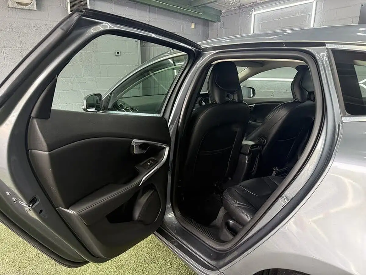 2016-volvo-v40-20td-d3-se-lux-big-32