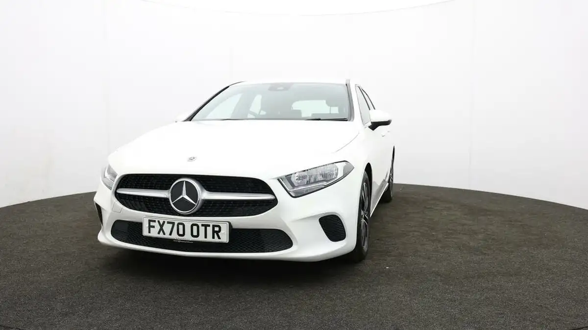 2020-mercedes-benz-a-class-15d-a180d-se-big-48