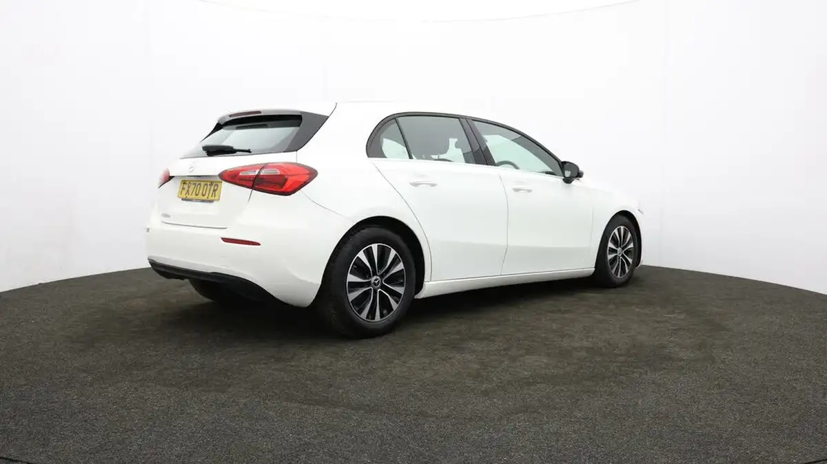 2020-mercedes-benz-a-class-15d-a180d-se-big-24