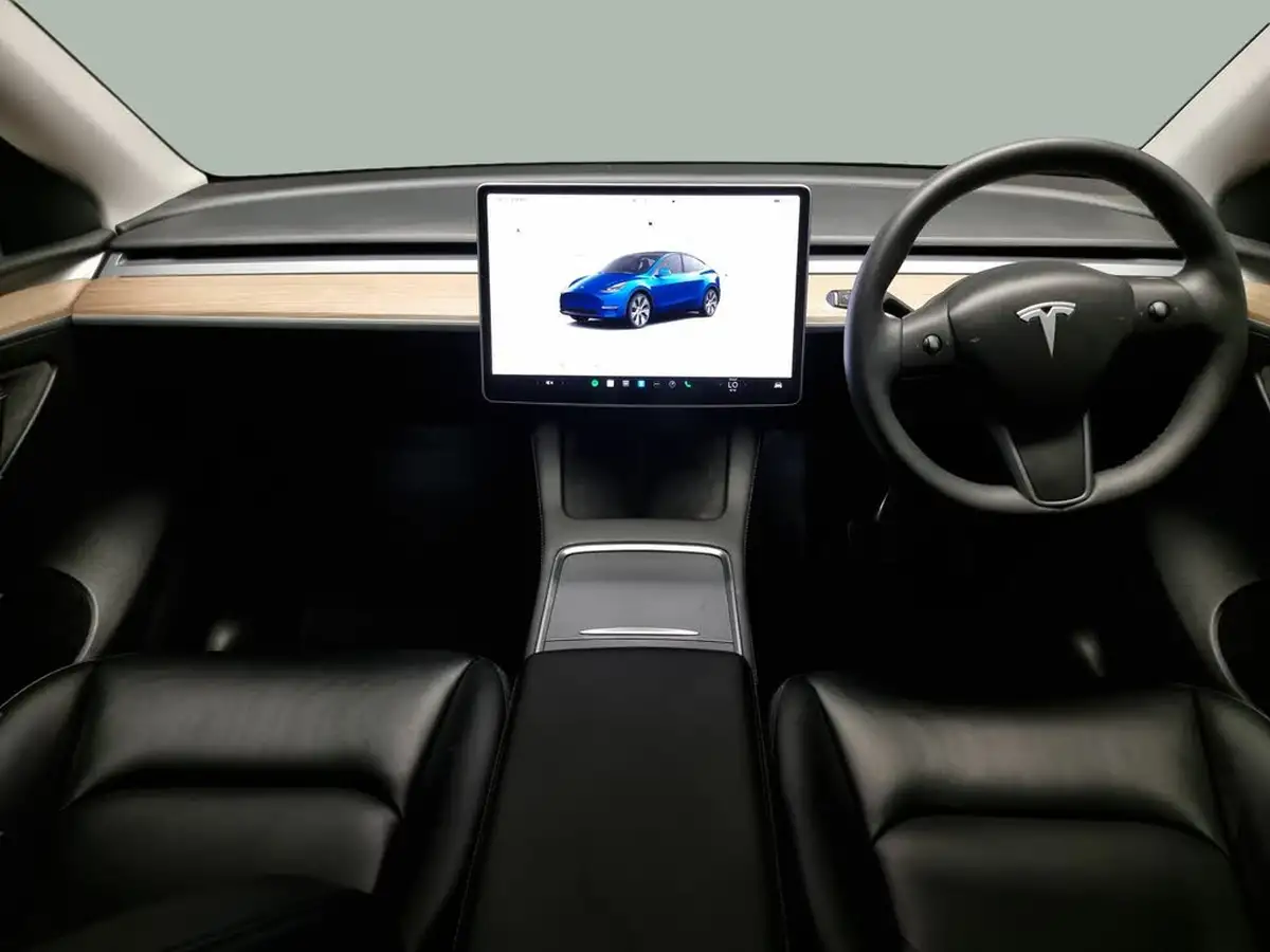 2022-tesla-model-y-e-long-range-big-8