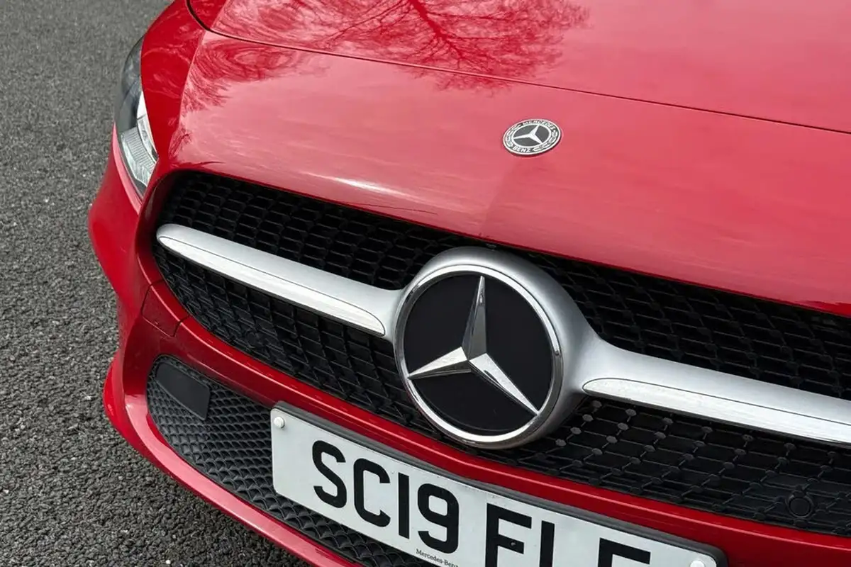 2019-mercedes-benz-a-class-13-a180-se-7g-dct-big-25