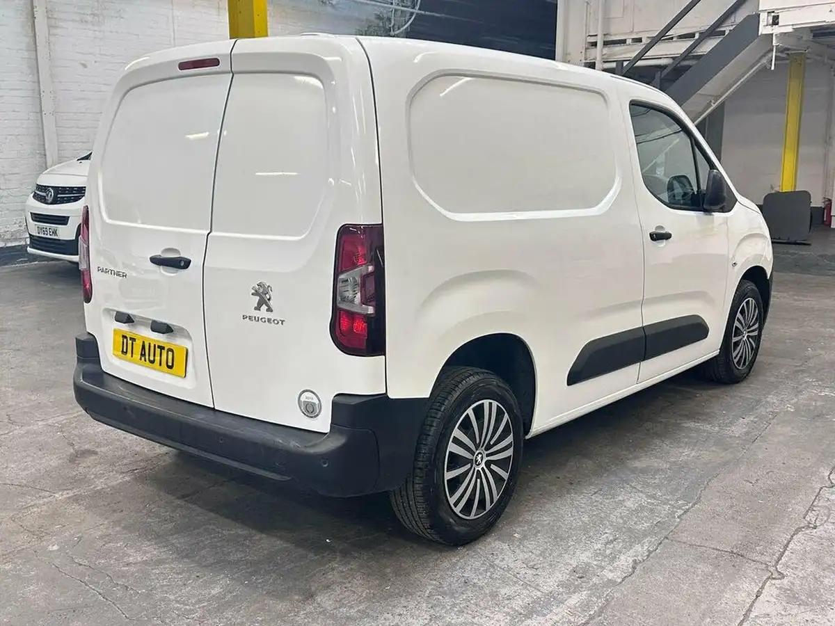 2019-peugeot-partner-15-bluehdi-1000-professional-100ps-eu6dt-panel-big-8