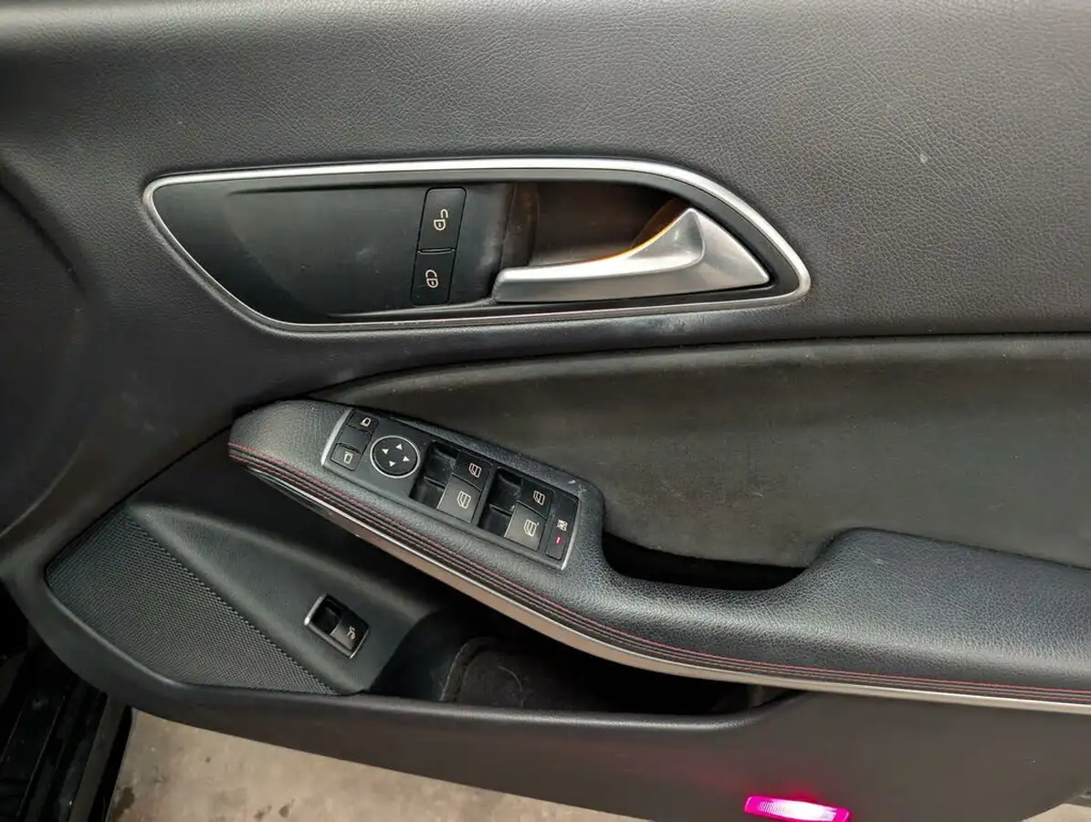 2016-mercedes-benz-cla-21d-cla220-amg-sport-ss-shooting-brake-5d-big-36