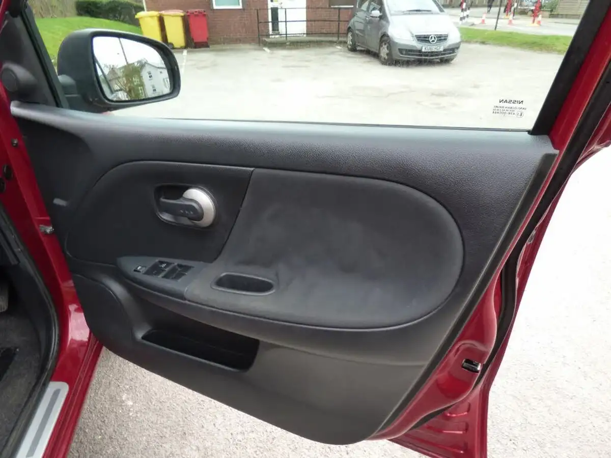 2011-nissan-note-16-n-tec-auto-big-5
