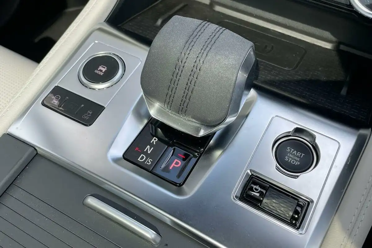 2024-jaguar-f-pace-20-d200-r-dynamic-se-black-90th-anniversary-edition-big-26