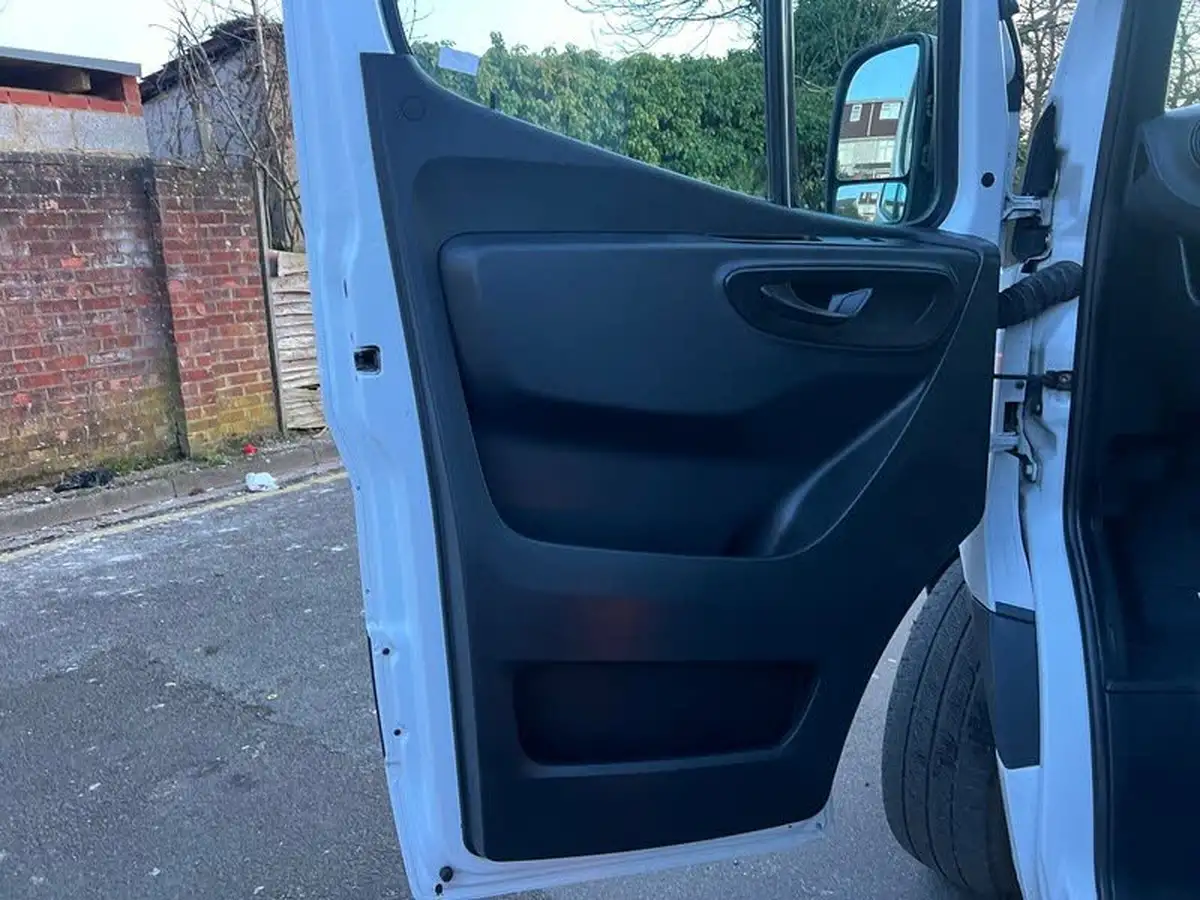 2018-mercedes-benz-sprinter-21cdi-311-l2h1-panel-van-rwd-eco-gear-360-big-42