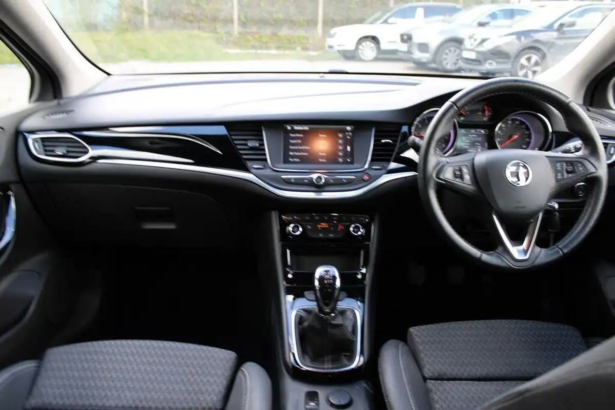 2019-vauxhall-astra-14i-16v-turbo-griffin-ss-big-9