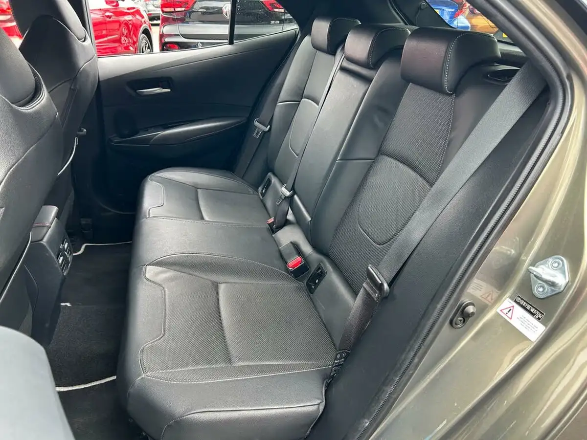 2019-toyota-corolla-18-vvt-i-excel-trk-hatchback-big-31
