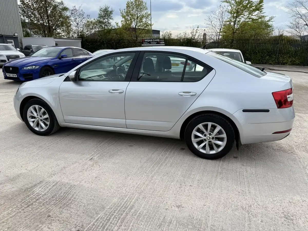 2020-skoda-octavia-10-tsi-s-hatchback-big-5