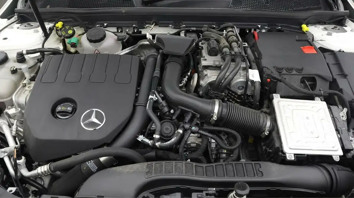 2021-mercedes-benz-a-class-13-a250e-amg-line-premium-saloon-4d-big-18