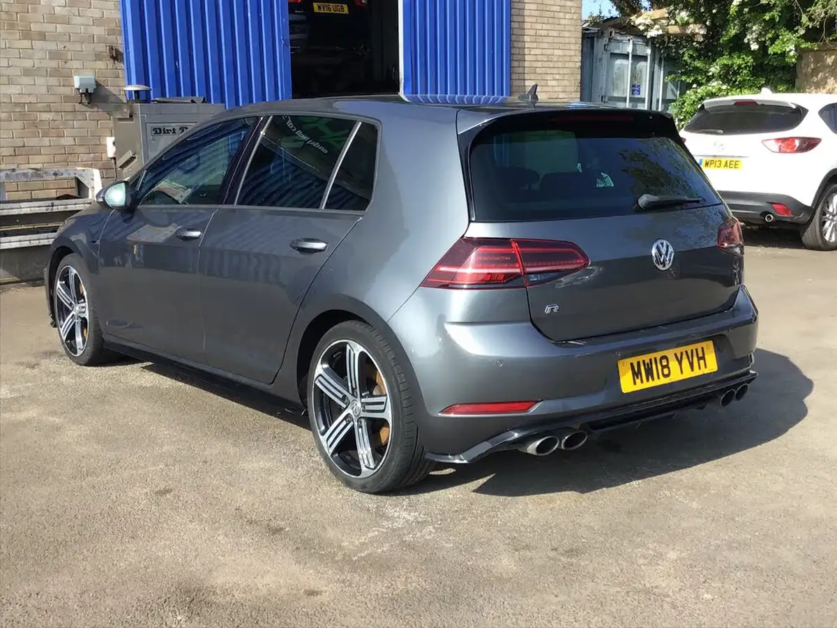 2018-volkswagen-golf-20-tsi-r-hatchback-5d-big-3