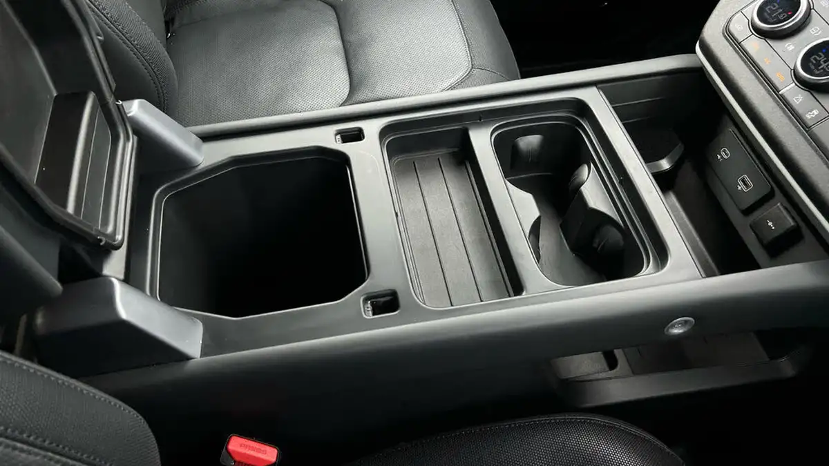 2023-land-rover-110-defender-30-d300-x-dynamic-hse-big-28