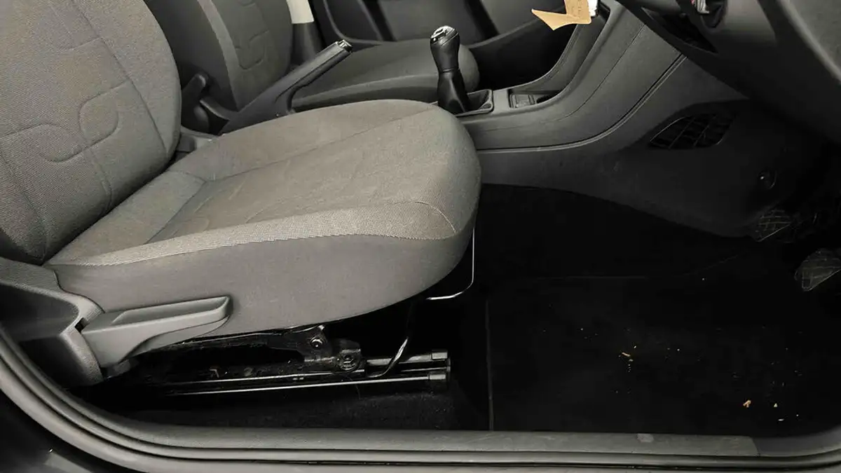 2016-volkswagen-up-10-move-up-5d-big-26