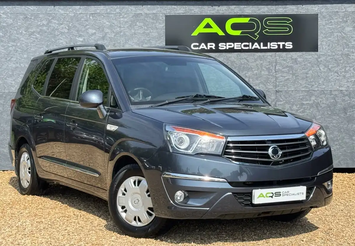 2017-kgm-ssangyong-turismo-22td-se-big-0