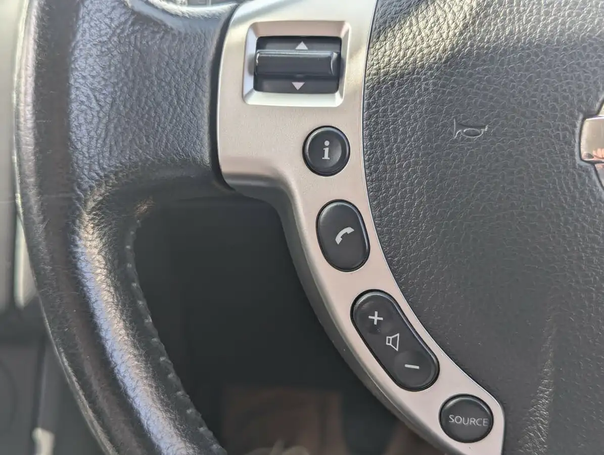 2013-nissan-qashqai-16-acenta-big-14