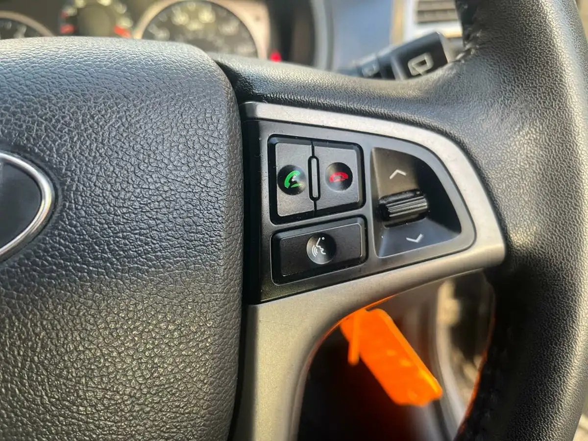 2012-hyundai-i20-14-style-99bhp-big-26