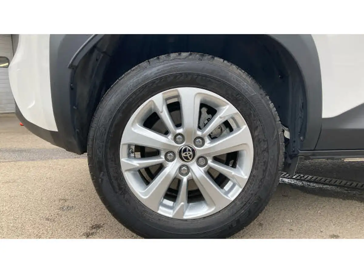 2023-toyota-yaris-cross-15-vvt-i-icon-big-17