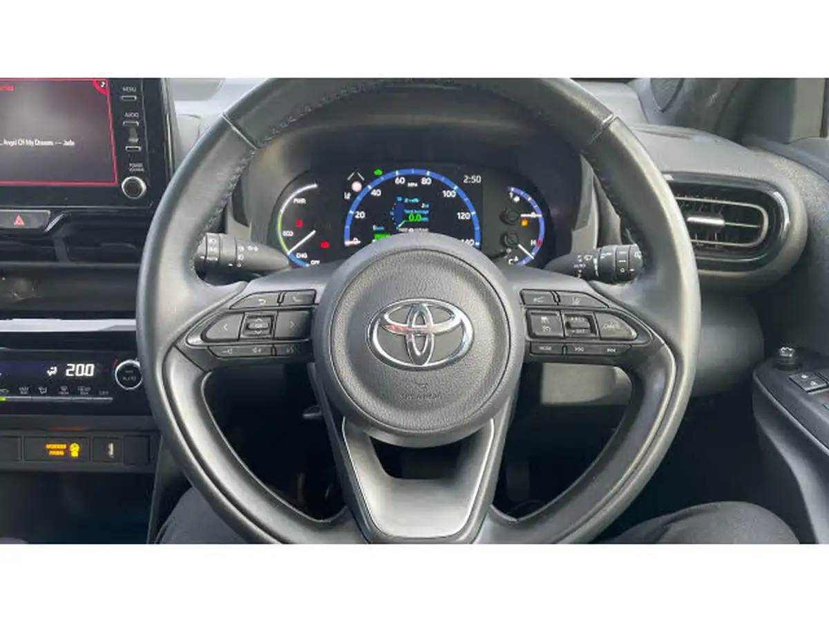 2022-toyota-yaris-15-vvt-i-design-panoramic-roof-big-7