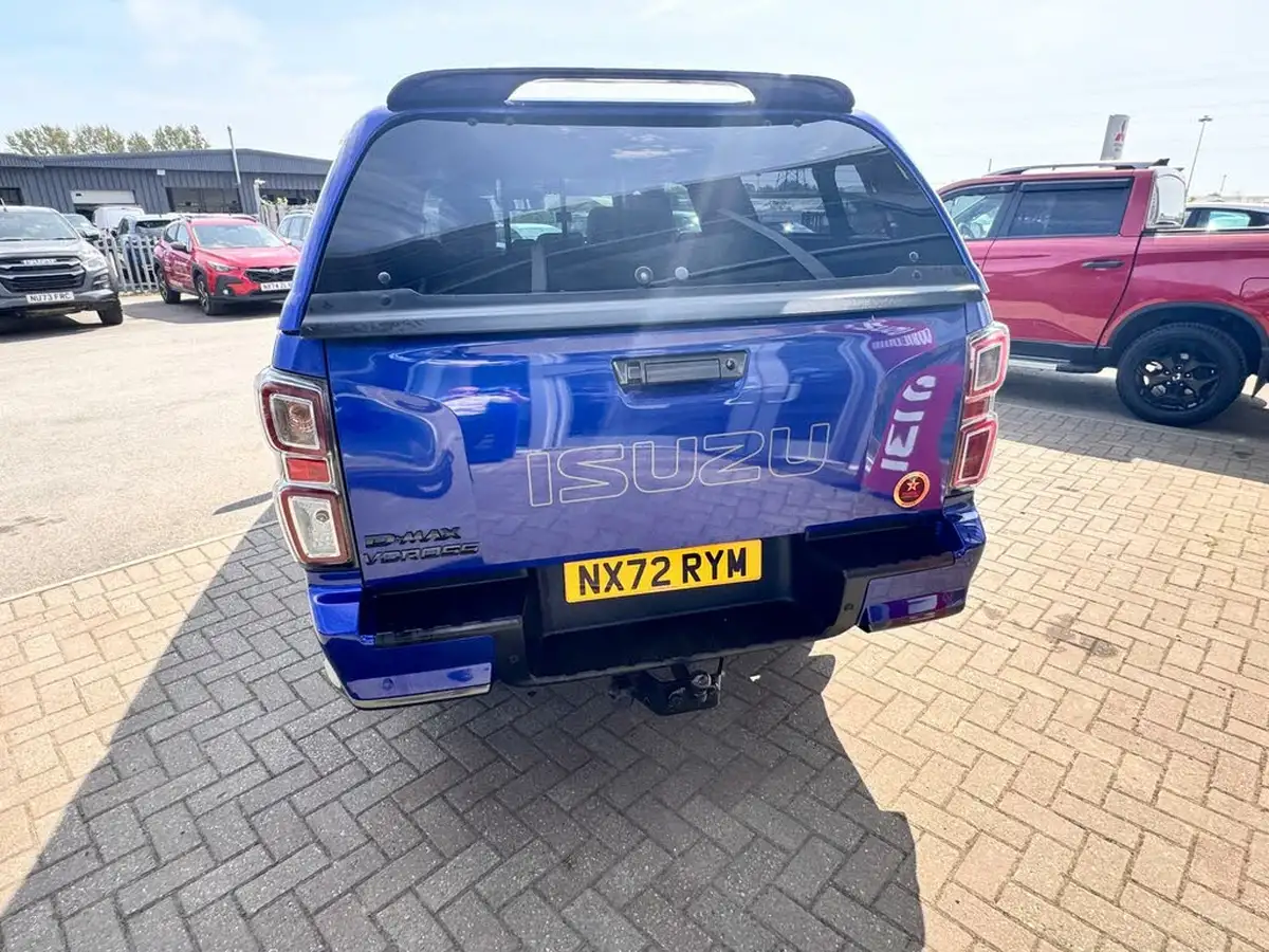 2022-isuzu-d-max-19td-v-cross-pick-up-big-2
