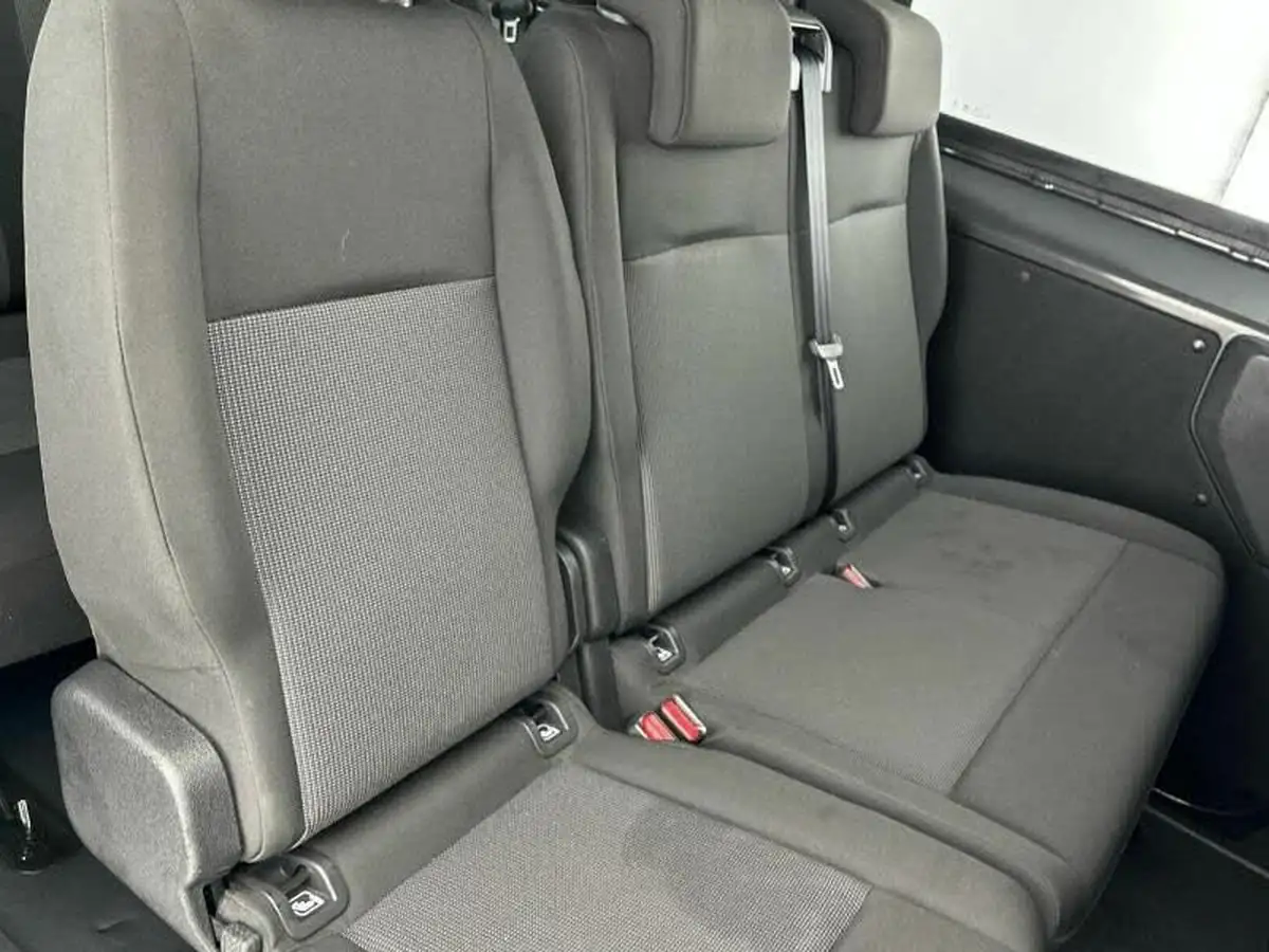 2024-vauxhall-vivaro-life-e-combi-xl-50kwh-big-4