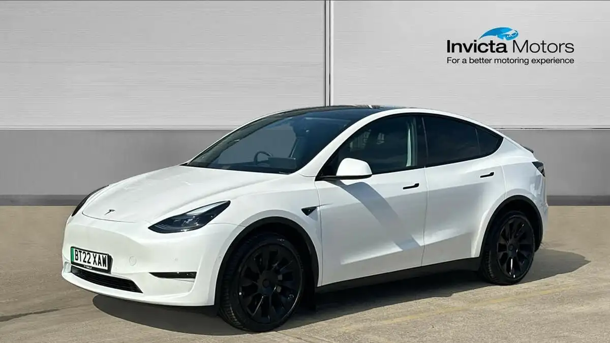 2022-tesla-model-y-e-long-range-big-6