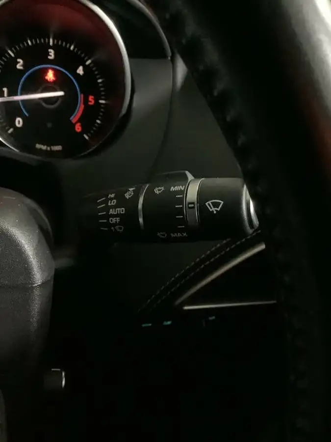 2019-jaguar-xe-big-14