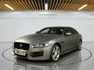 2019-jaguar-xe-small-3
