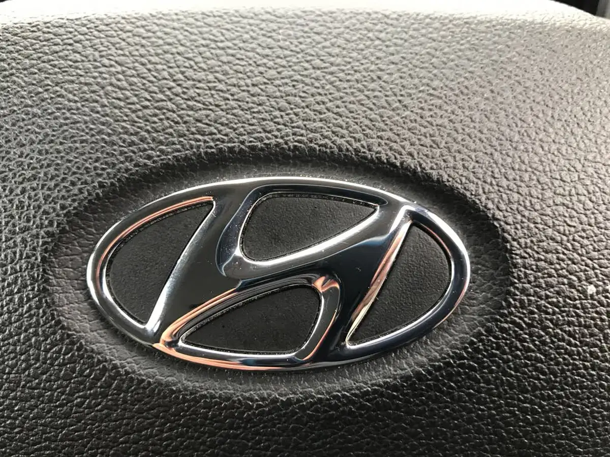 2022-hyundai-i10-12-se-connect-auto-big-23