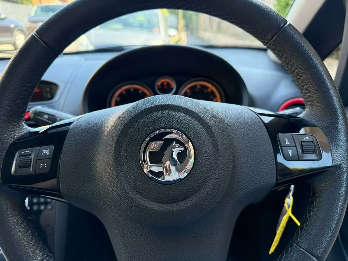 2014-vauxhall-corsa-12-3d-big-14