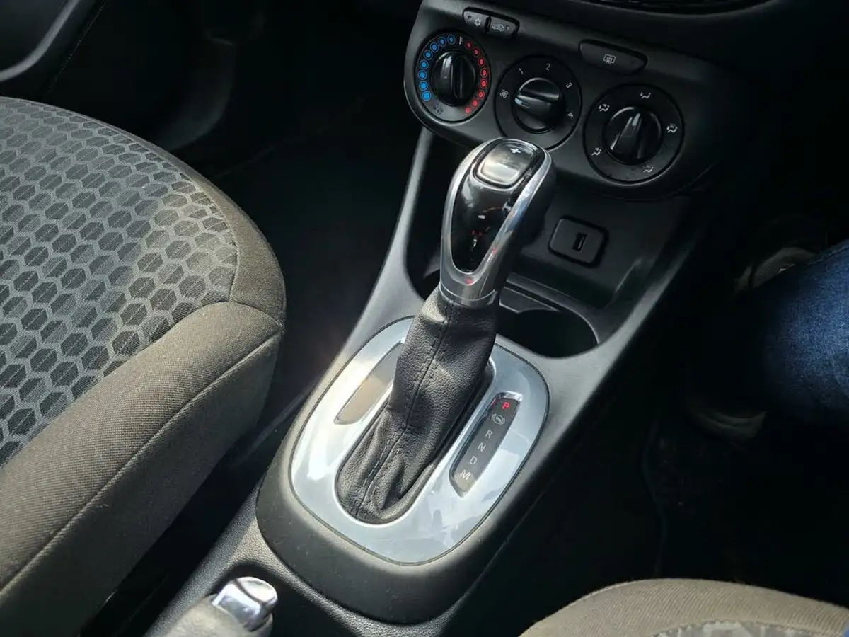 2016-vauxhall-corsa-14i-design-90ps-ac-5d-auto-big-24