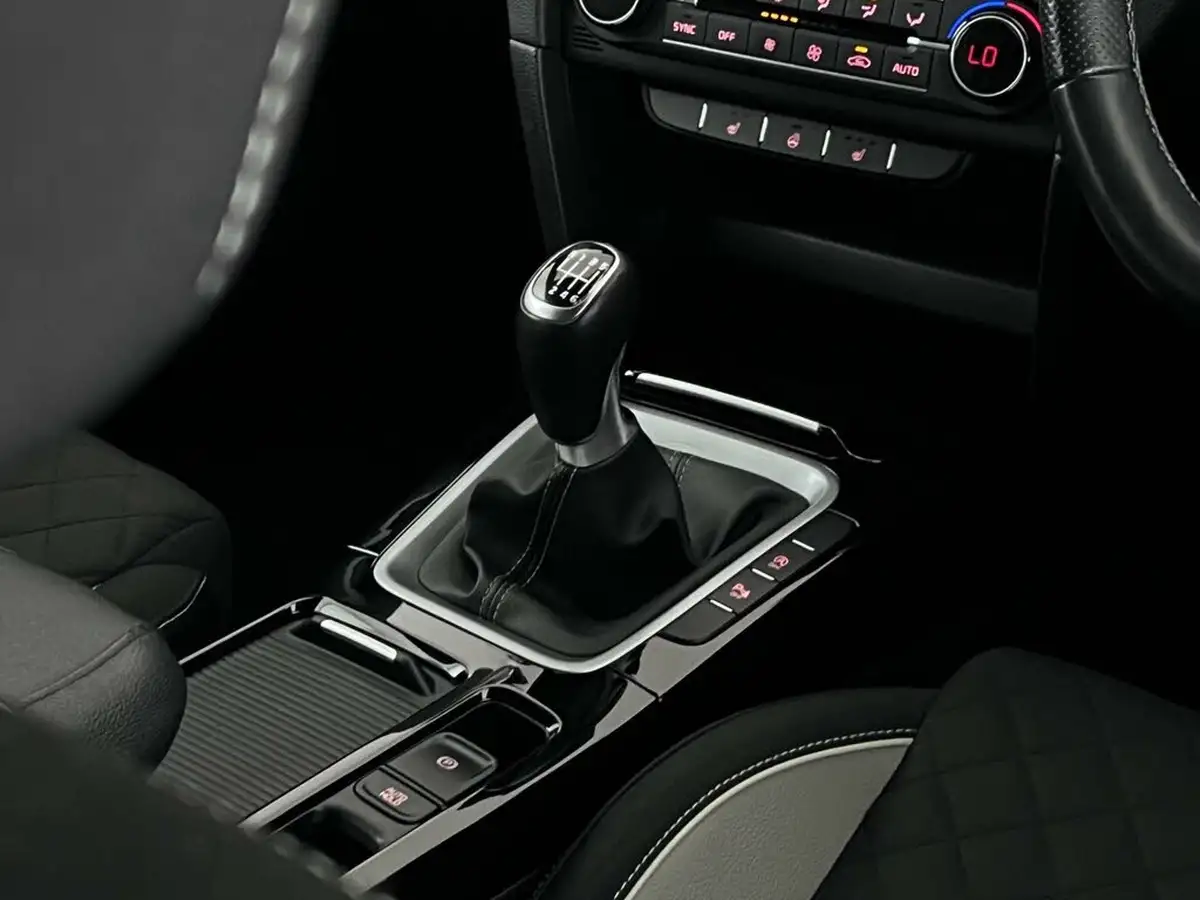 2021-kia-pro-ceed-15-t-gdi-gt-line-big-35