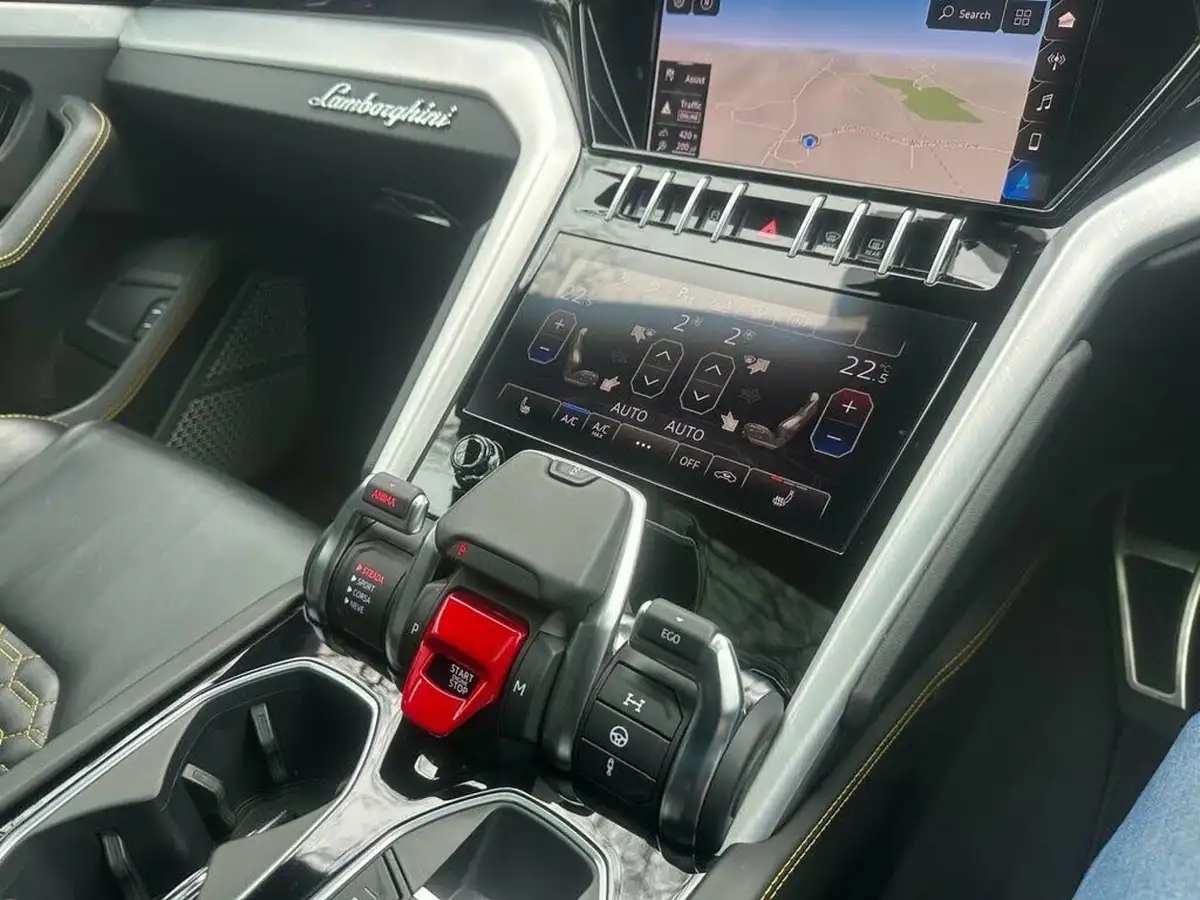 2020-lamborghini-urus-40-no-trim-big-27