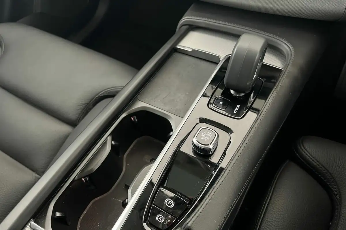 2024-volvo-xc90-20-b5-plus-big-12